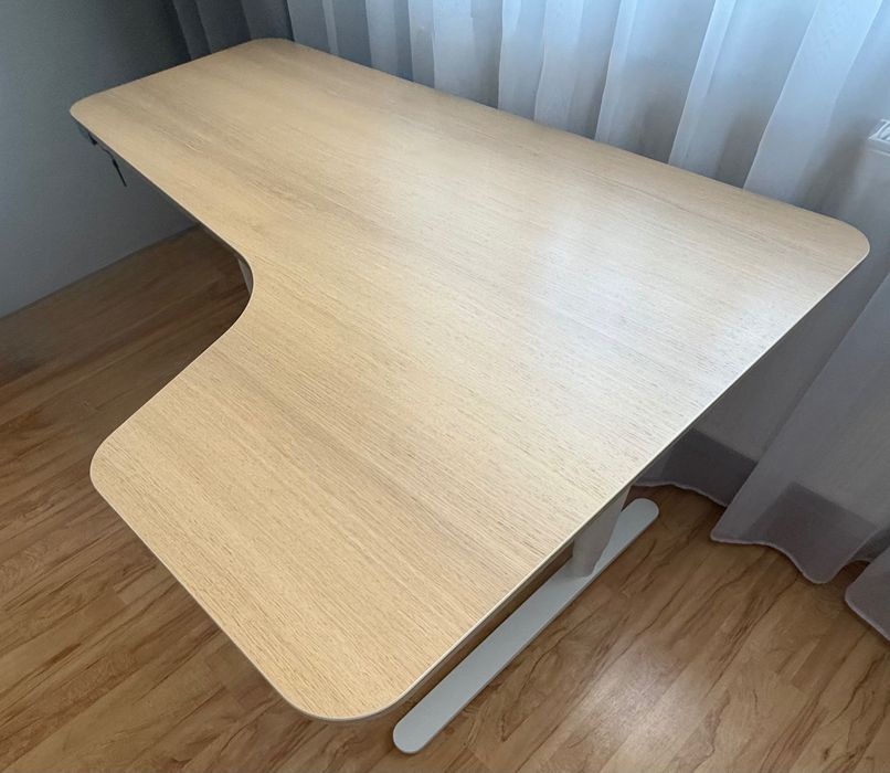 Biurko narożne sterowane elektronicznie IKEA BEKANT