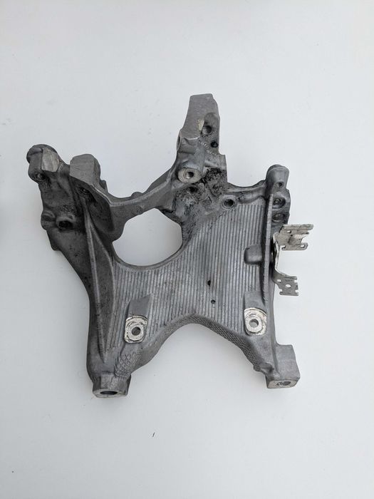 Кронштейн підрамника 8W0399296E 8W0399295E Audi A4 B9 Ауді А4 Б9 Кронштейн подрамника Балки