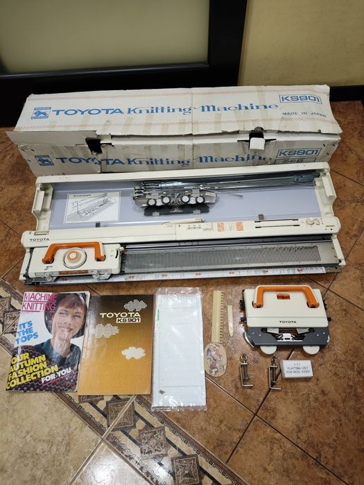 В'язальна машина Toyota KS901  5-клас дві каретки  Японія