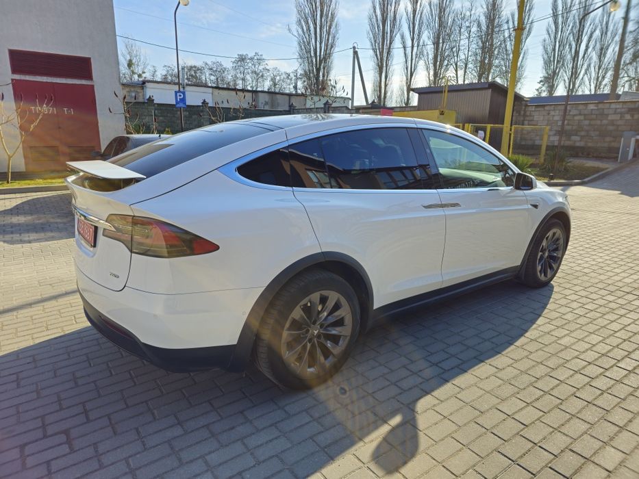 Tesla Model X  75D Європа не битий Intel