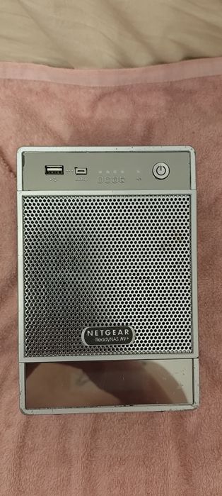 Serwer NAS NETGEAR ReadyNAS NV+ RND4250;  4 zatoki; Śrubki + Kabel; Sprawny 100%