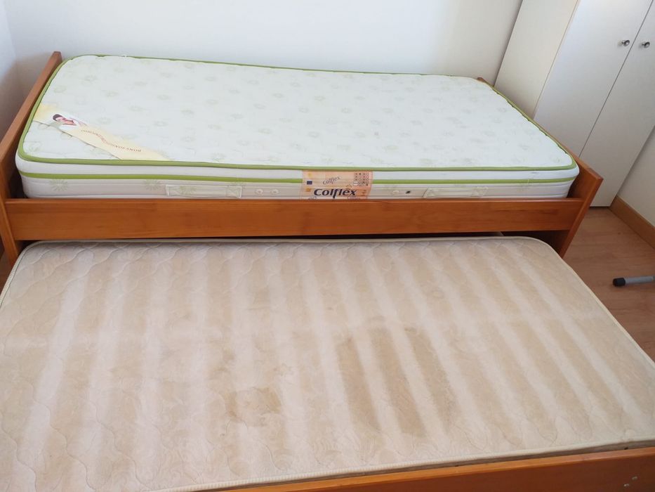 Cama com colchoes