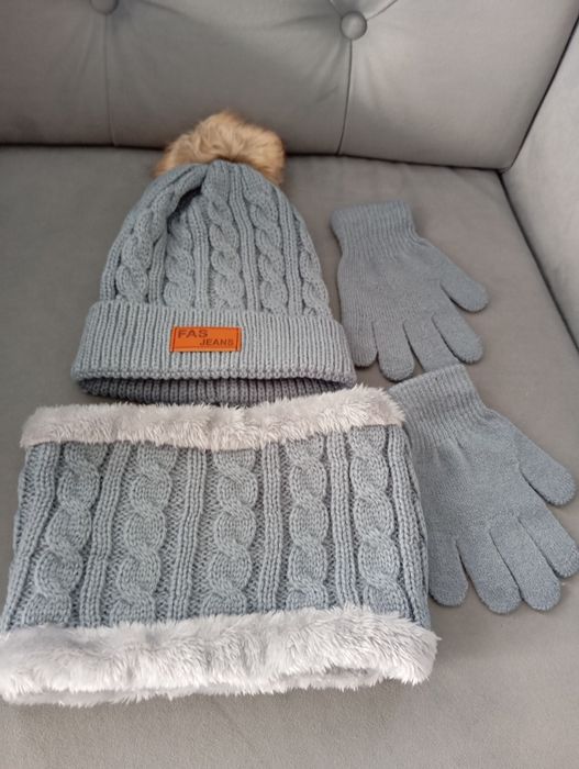 Szary ciepły zestaw komplet zimowyczapka komin rękawiczki
