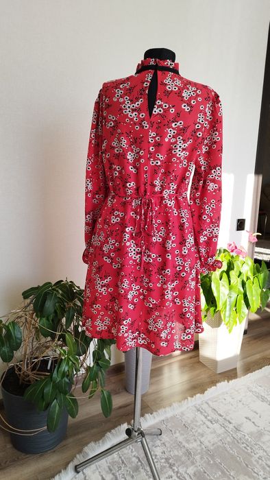 Класнюче червоне плаття