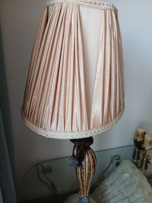 Candeeiro de sala com duas velas