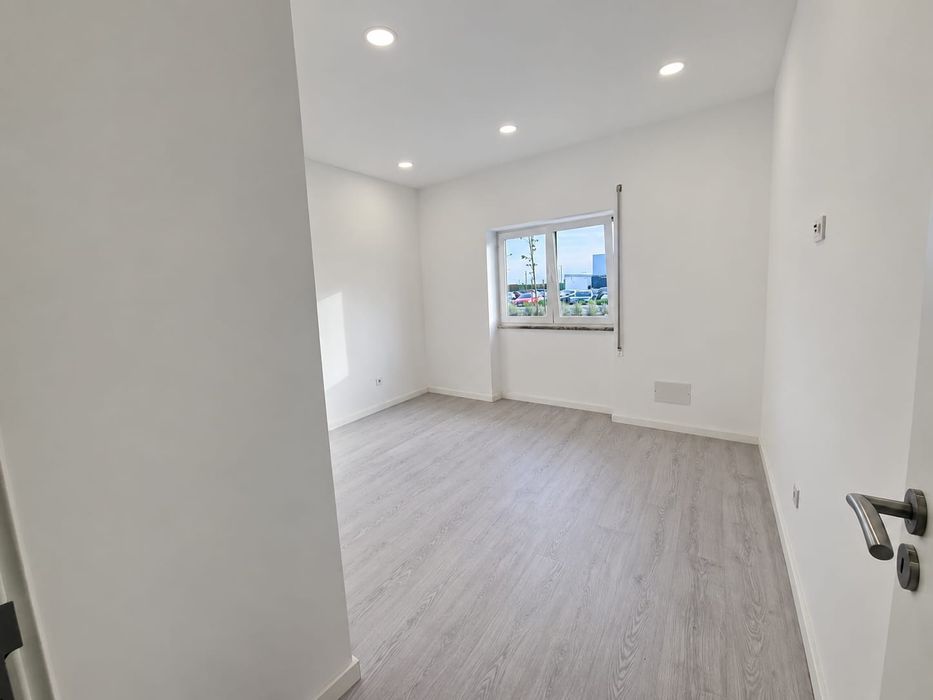 T1+1 com anexo, quintal e terraço, totalmente remodelado