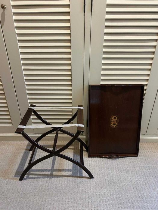 Mesa de apoio / tabuleiro de serviço com suporte de pés