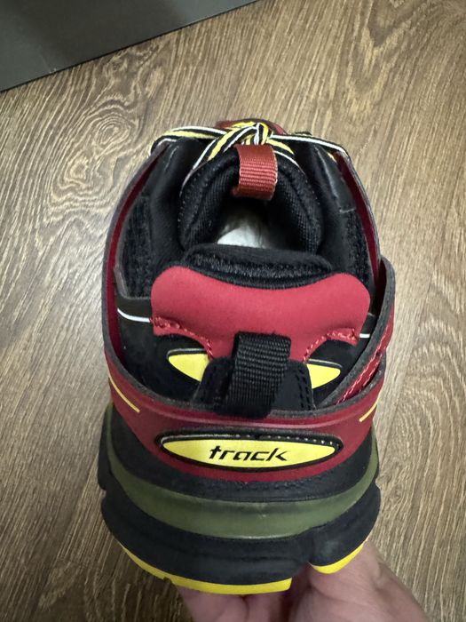 Нові Balenciaga Track