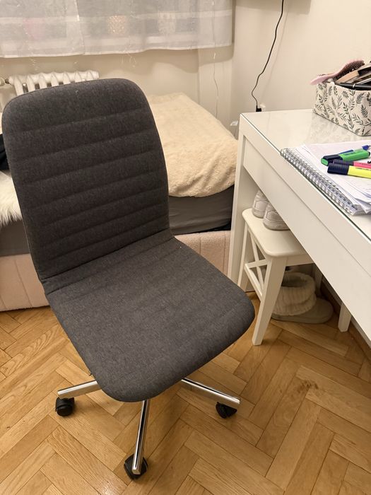 Krzeslo obrotowe szare