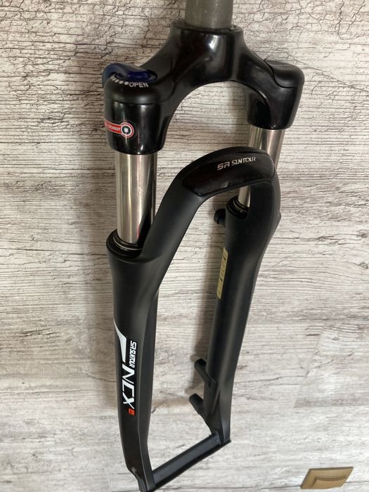 Велосипедная вилка SR SUNTOUR NCX