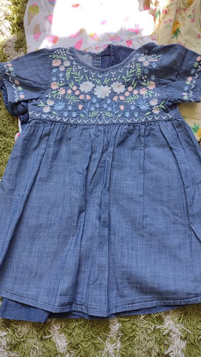 Сукні для дівчинки на 5-6 років