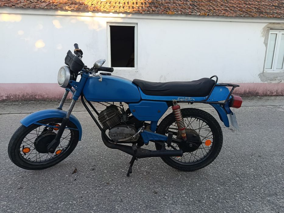 Motorizadas com uns documentos Famel