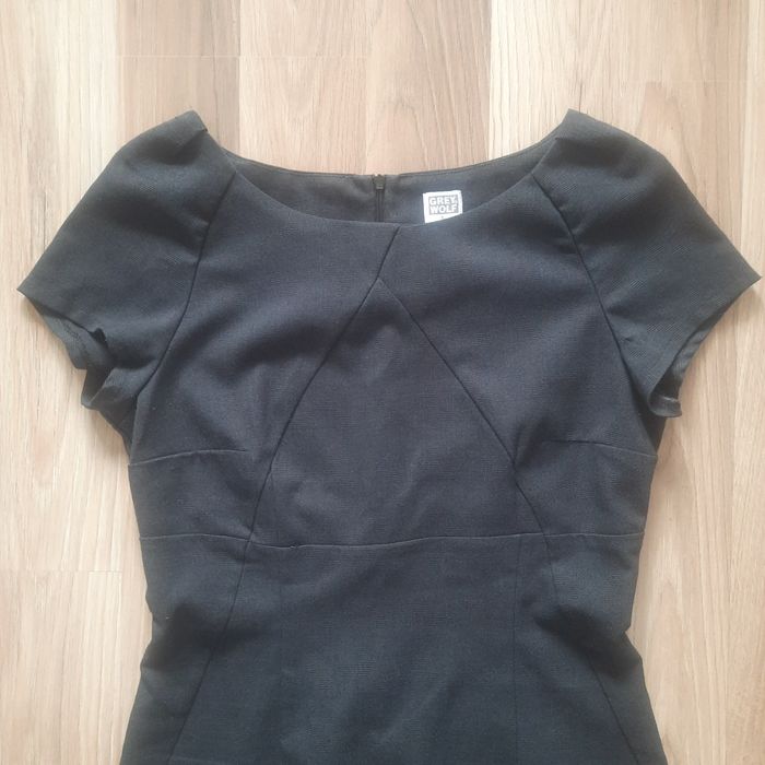 Klasyczna sukienka Grey Wolf