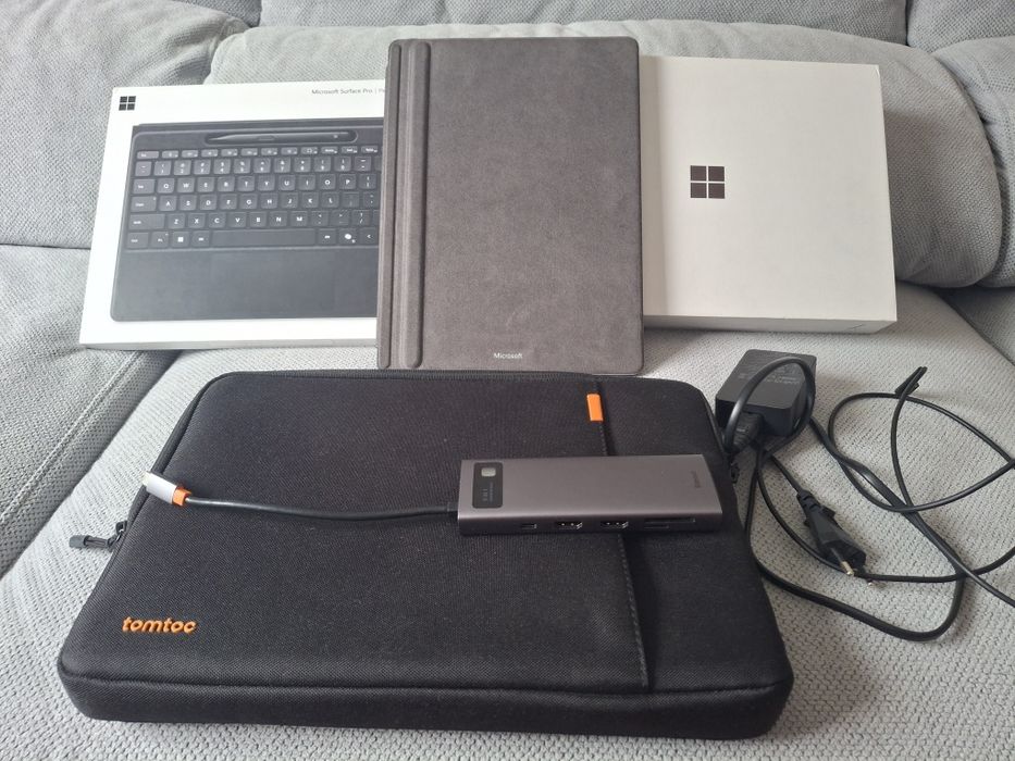 Microsoft Surface Pro 11 X Plus 512GB top extras