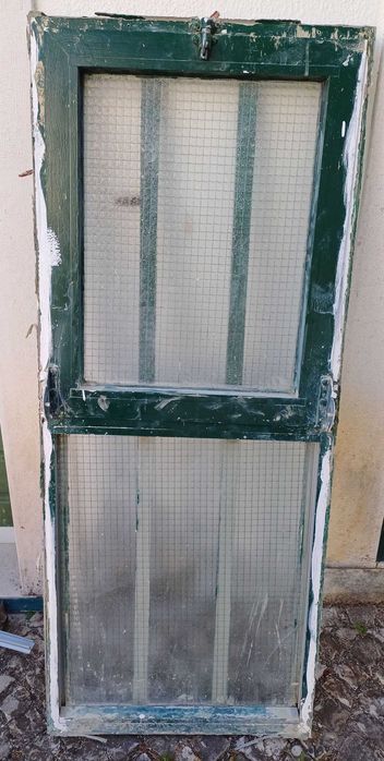 Janela de alumínio usada