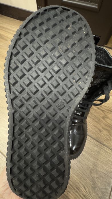 Продам детские ботинки