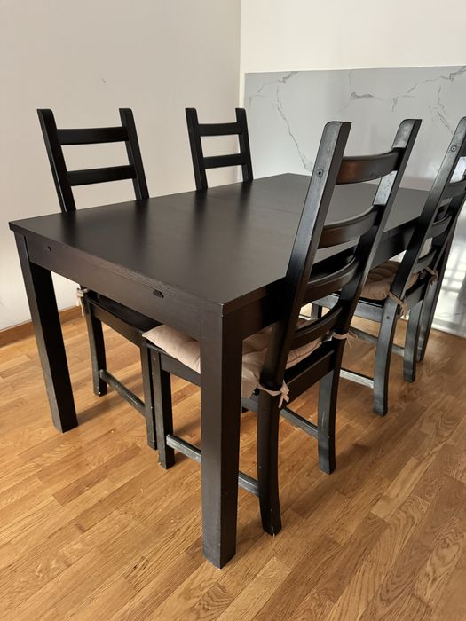 Mesa extensível ikea com cadeiras (x4)