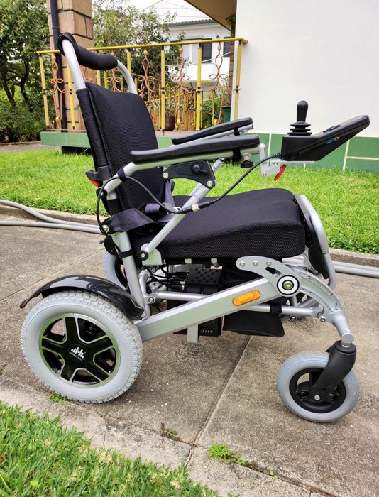 Cadeira de rodas elétrica MOBICLINIC TROYA — Sem uso e com garantia!