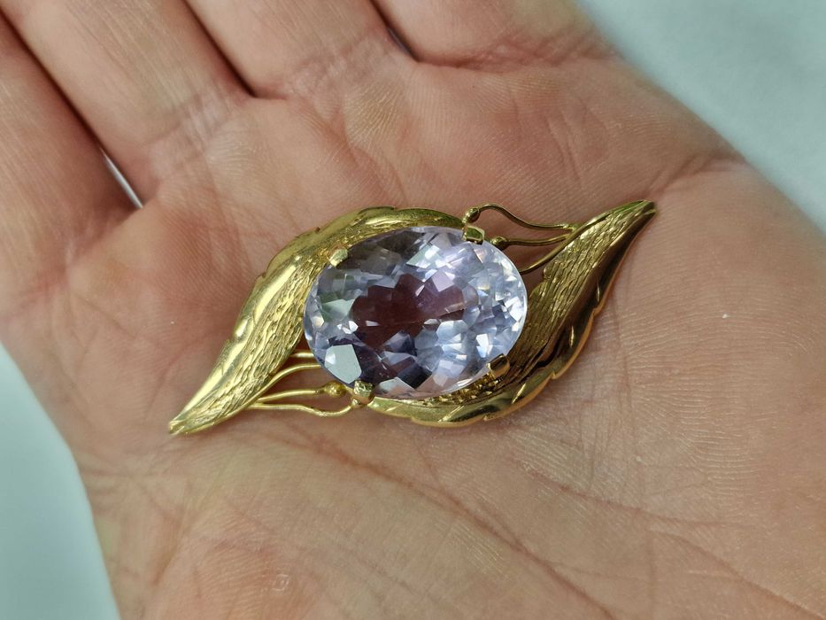 Złota broszka damska/ 585/ 12.56 gram/ Ametyst/ praca ręczna/ XX wiek