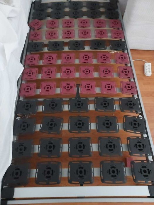 Materace i stelaż do łóżka, po 2 sztuki; wymiary 100x200