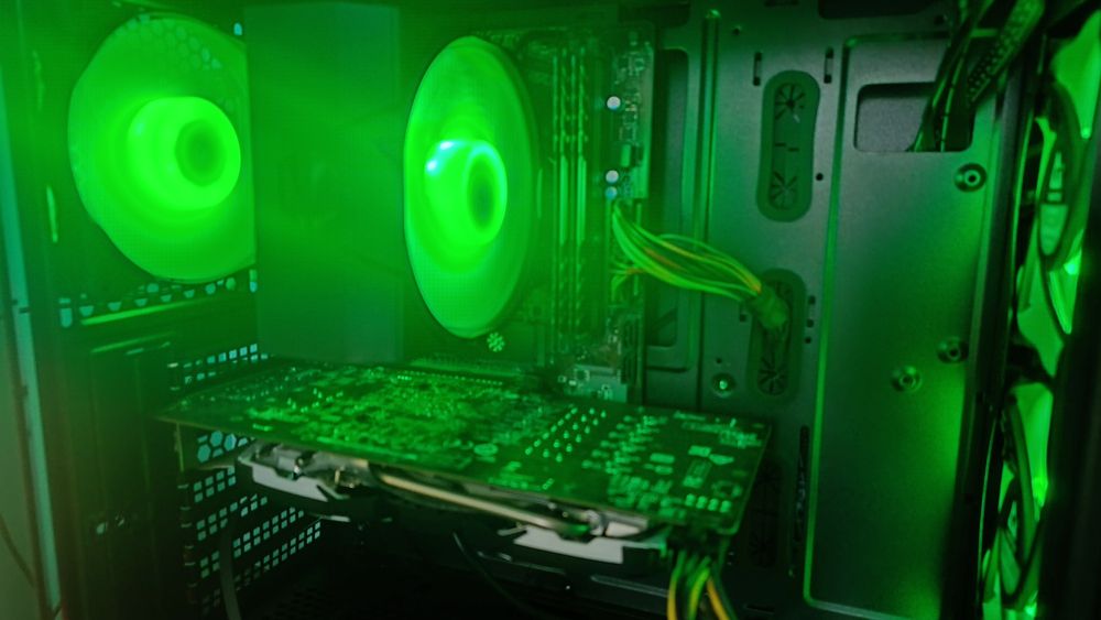 Komputer stacjonarny + monitor gotowy do pracy / grania