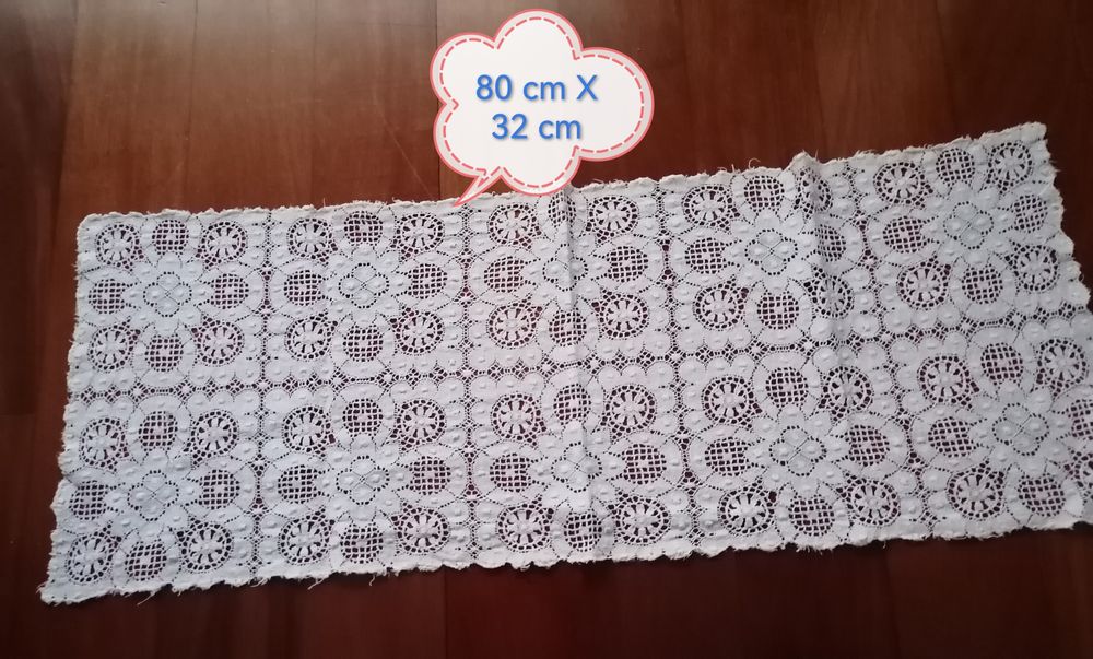 Conjunto de  5 naprons bordados a mão