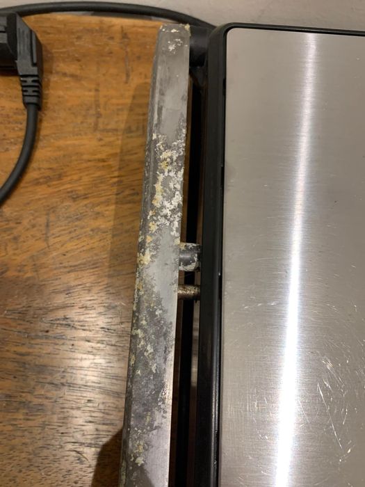 Sanduicheira/Torradeira Hoffen a funcionar