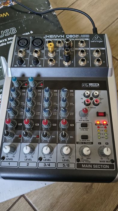 Behringer XENYX Q802USB