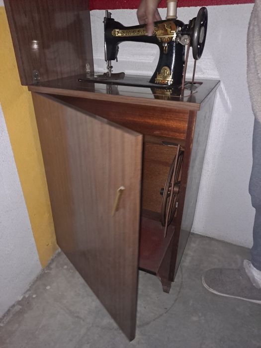 Maquina de costura antiga da Singer
