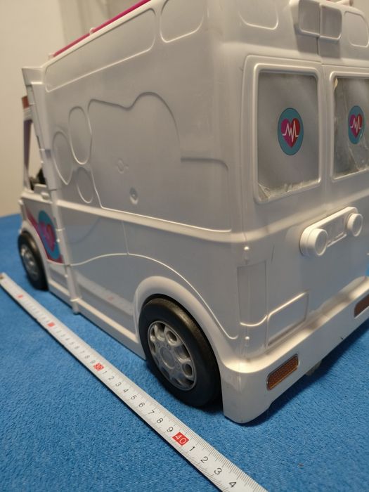 Zestaw Barbie duży samochód, domek, lekarz  gratis lalki barbie