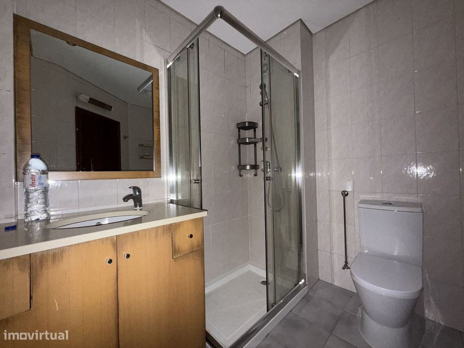 Apartamento T2 com garagem, S. Bernardo