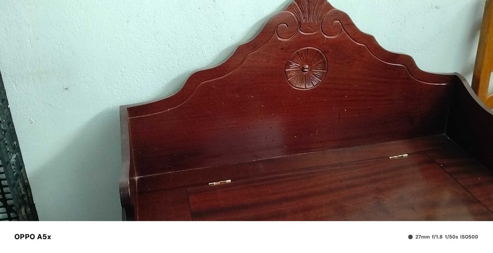 Banco arca em bom estado de conservação