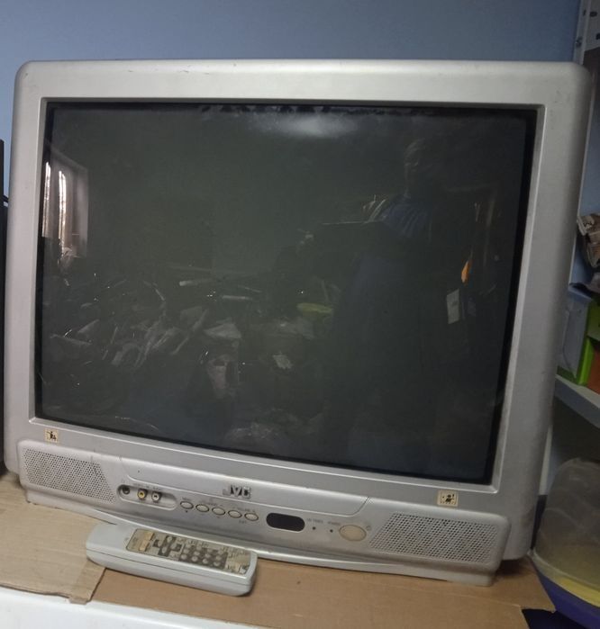 Телевизор с пультом JVC