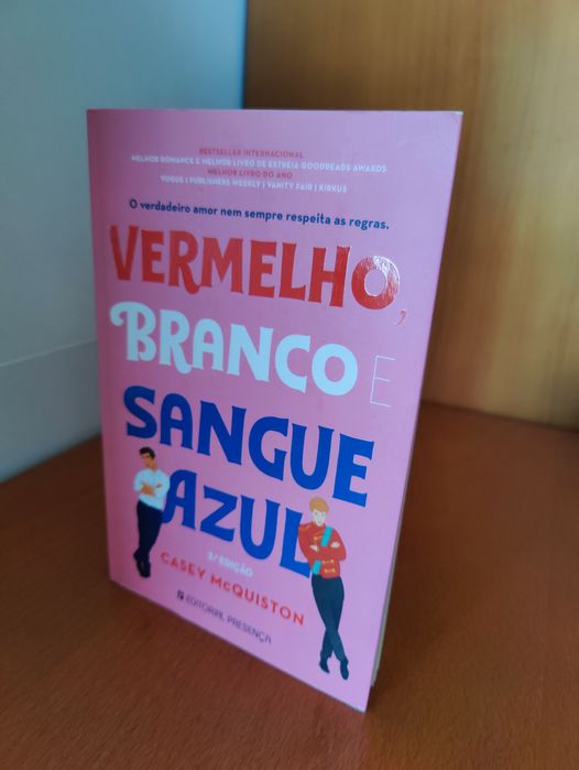 Livro Vermelho, branco e sangue azul de Casey McQuiston