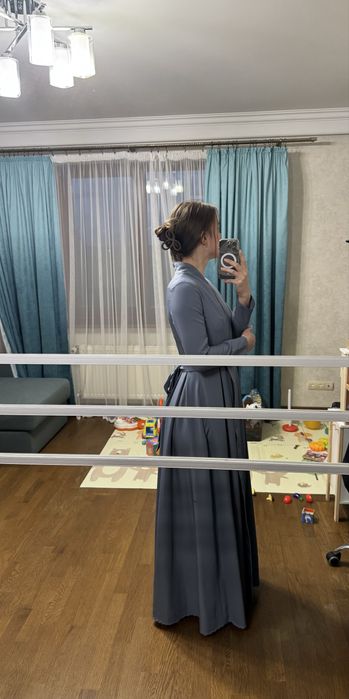 Вечірнє плаття на запах довге