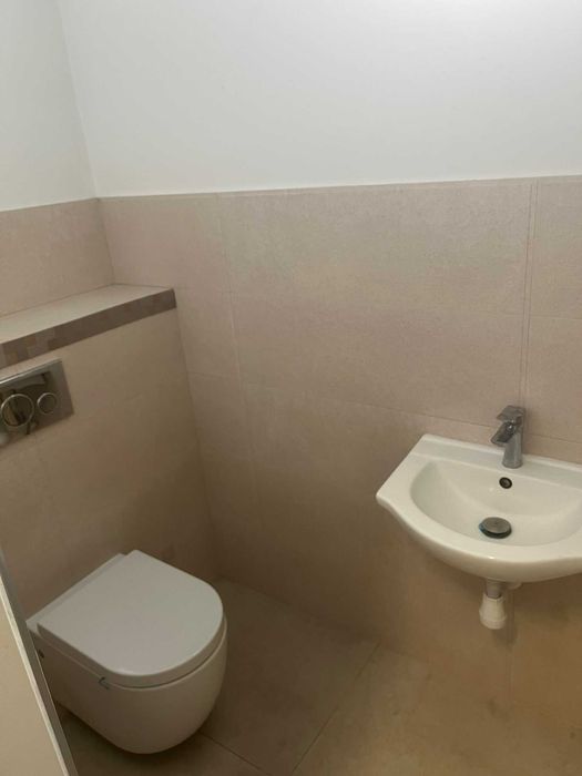 Wynajmę lokal usługowy 270m2 parter 3.5m wysoki w bardzo dobrej lokal