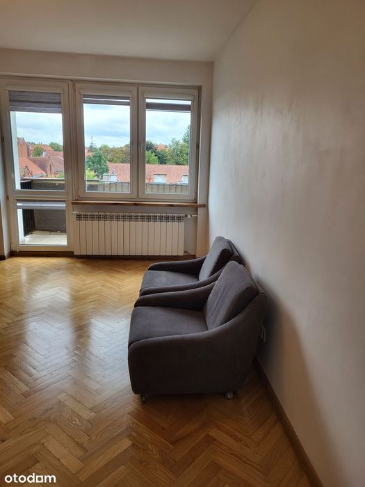 Przestronne mieszkanie w centrum z balkonem i piwnicą