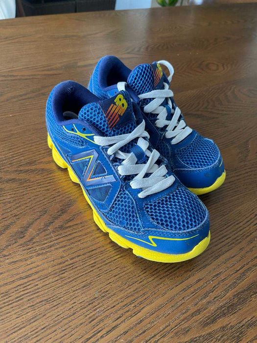 Кросівки New Balance на хлопчика у відмінному стані  Розмір 34.5