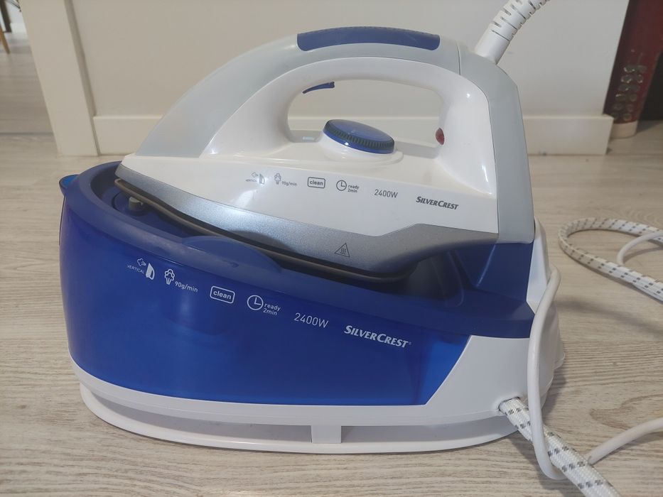 Ferro de engomar com caldeira