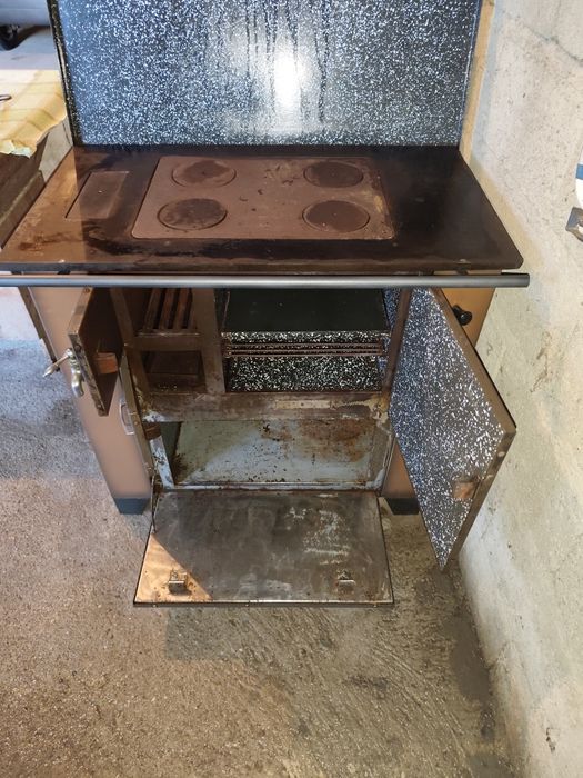Fogão antigo a lenha, c/ cald. água quente, revest. a esmalte castanho