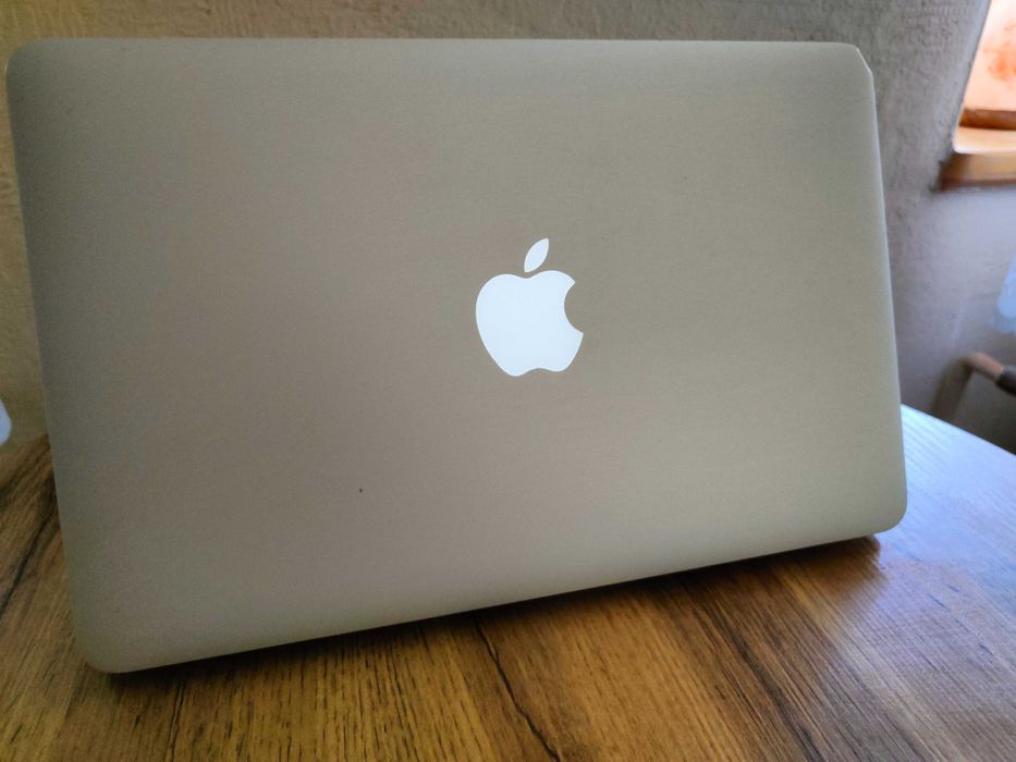 MacBook Air i5 1.6 GHz High Sierra