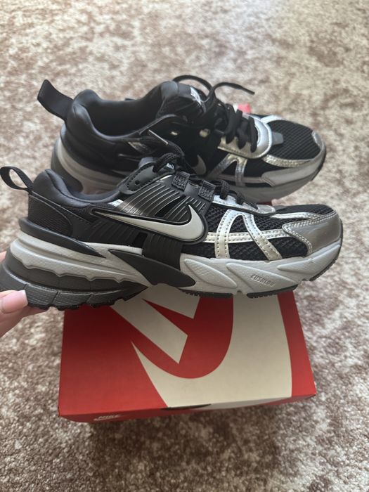 Кроссовки NIKE V2K run black/metallik