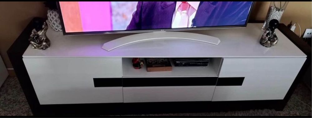 Movel TV em bom estado c/ luz presença Led