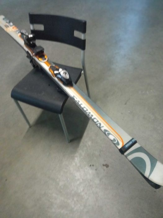 Skis Salomon Verse comprimento 170 e Bastões Salomon, usados