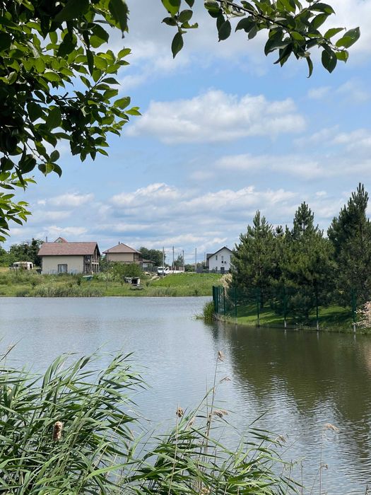 Продам Ділянку 20 соток з Видом на Озеро в Мальовничому Місці.