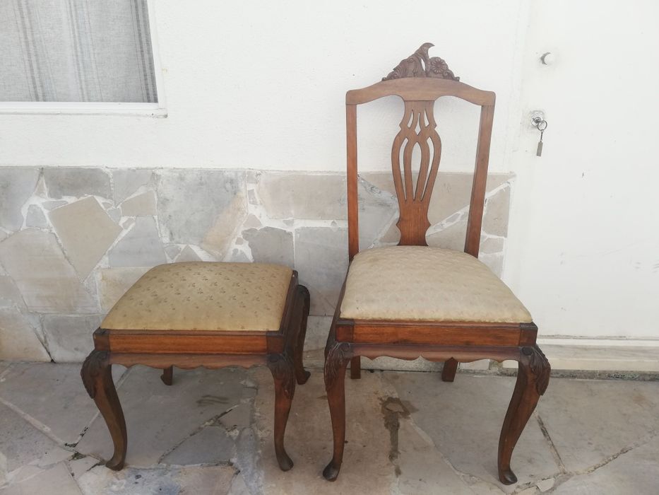 Conjunto vintage de cadeira e banqueta estilo Queen Anne