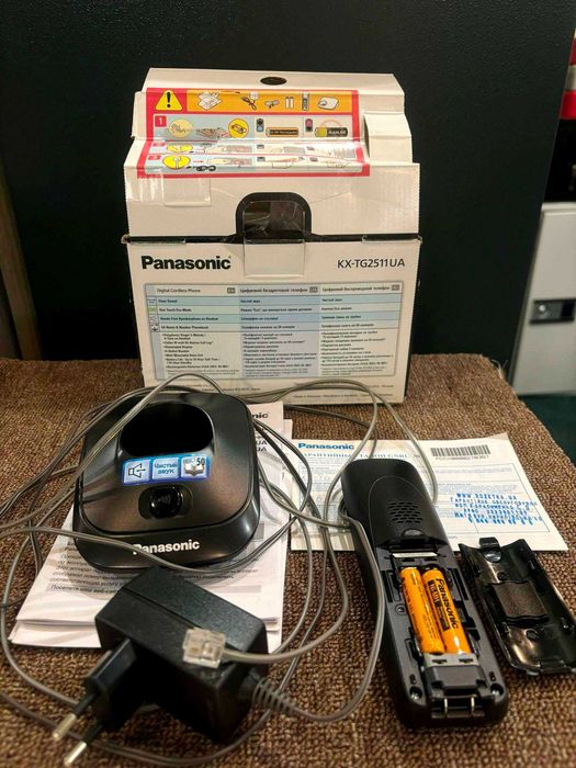 Panasonic KX-TG2511UAT DECT бездротовий телефон/радіотелефон новий
