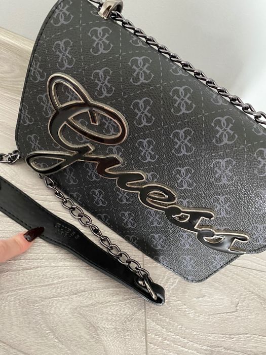 Torebka na wzór Guess