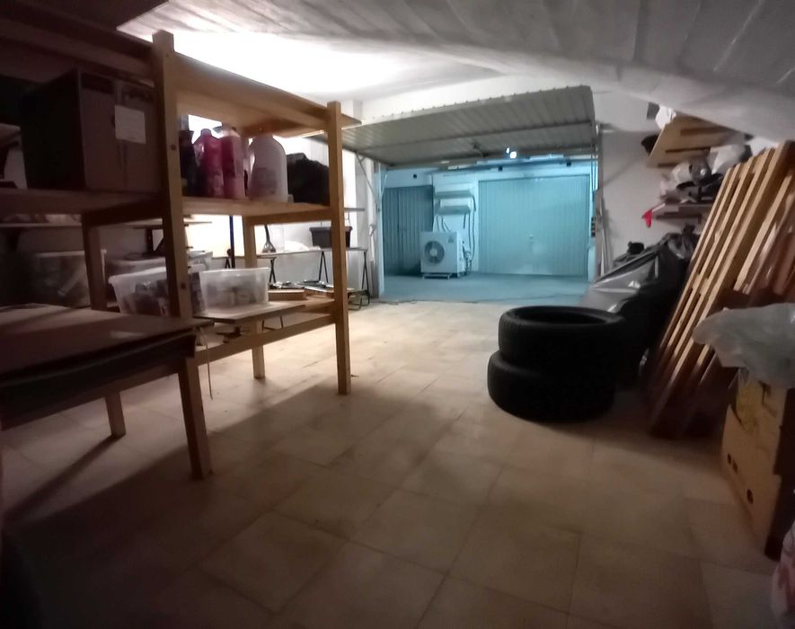 Garagem de 30 m² no Feijó, Almada – Oportunidade Rara na Zona