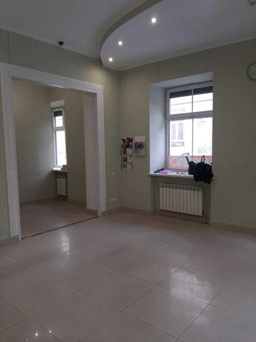 Оренда фасадного приміщення, вулиця Пекарська